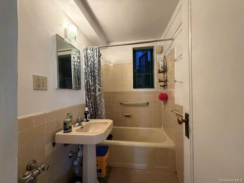 3f-1670 Metropolitan Avenue, New York, NY, 10462 | Card Image