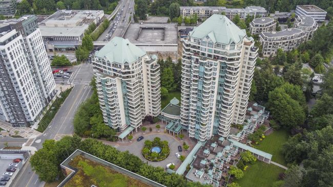 7e - 328 Taylor Way, Condo with 2 bedrooms, 2 bathrooms and 2 parking in West Vancouver BC | Image 1