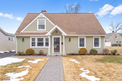 122 Greenbrook Rd, Green Brook, NJ, 08812-2516 | Card Image