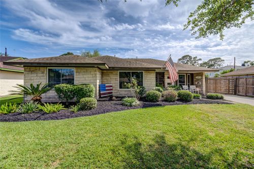 1231 Stonecrest Dr, Houston, TX, 77018-7413 | Card Image