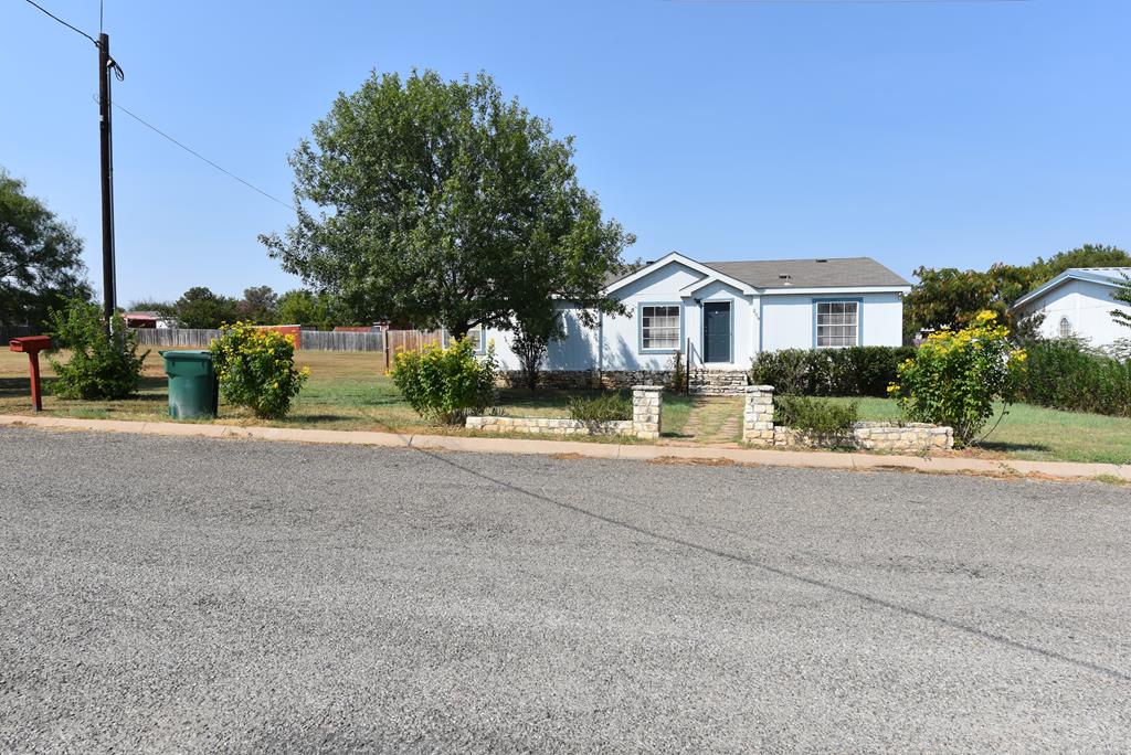 Sarah Cir, Llano, TX 78643