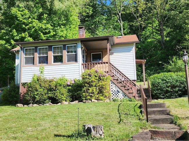 129 Water Street, House other with 2 bedrooms, 1 bathrooms and 2 parking in Kiskiminetas Twp PA | Image 2