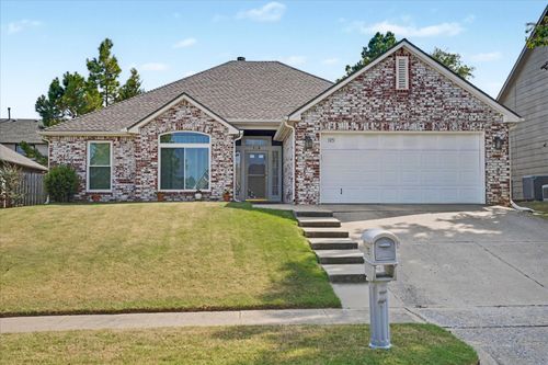 105 E Indianapolis St, Broken Arrow, OK, 74012-8294 | Card Image