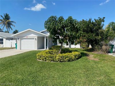 629 95th Avenue N, House other with 3 bedrooms, 2 bathrooms and null parking in Naples FL | Image 2