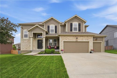 2268 W Concord Dr, Olathe, KS, 66061-3652 | Card Image