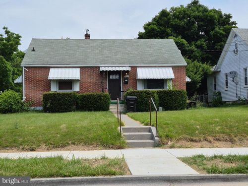 1048 Woodland Ave, WINCHESTER, VA, 22601-5826 | Card Image