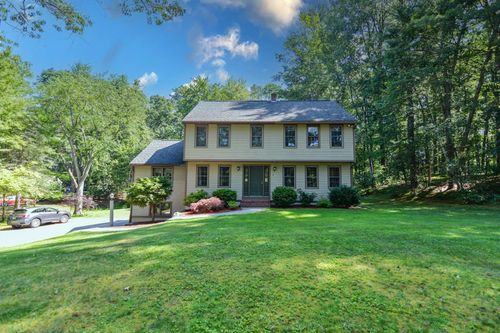 7 Angelo Ln, Londonderry, NH, 03053-3149 | Card Image