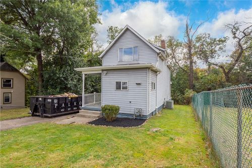 124 Park Way, White Oak, PA, 15131-1122 | Card Image