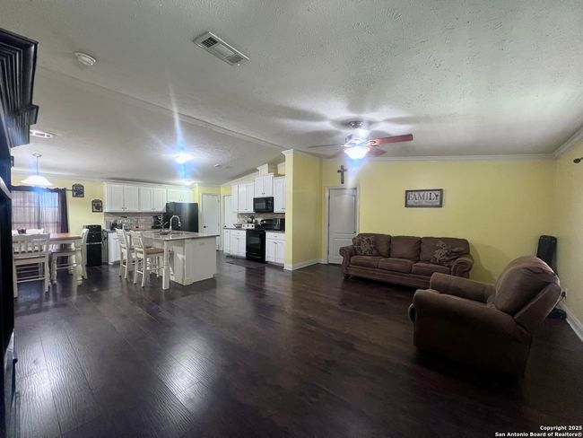 8990 Fm 2146, House other with 4 bedrooms, 2 bathrooms and null parking in Jourdanton TX | Image 4