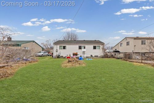 223 Victory Dr, Pontiac, MI, 48342-2565 | Card Image