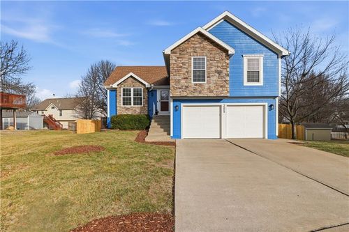 205 N Pacific Ct, Raymore, MO, 64083-9077 | Card Image