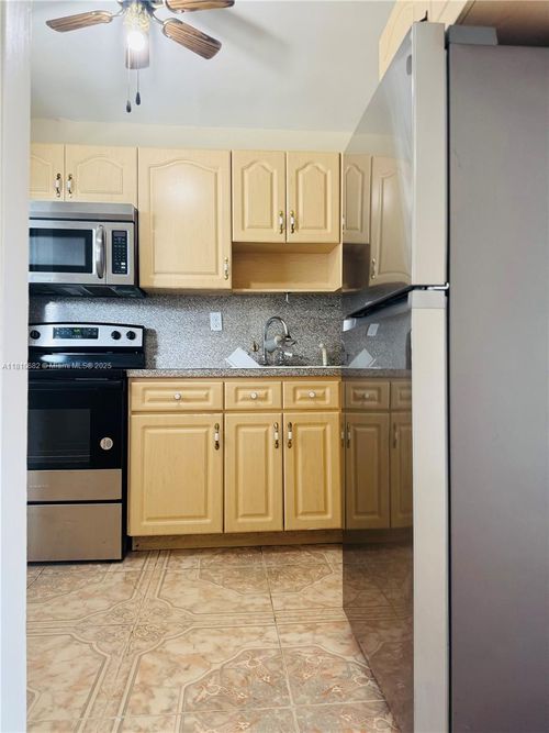 apt-m305-1735 W 60th St, Hialeah, FL, 33012-6822 | Card Image