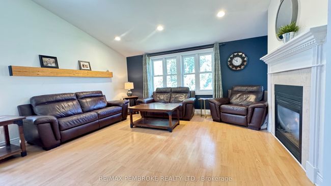 179 Ridge Rd, House other with 3 bedrooms, 2 bathrooms and 4 parking in Deep River ON | Image 17