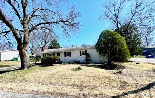 5 Dale Dr, Saint Charles, MO, 63303-4049 | Card Image