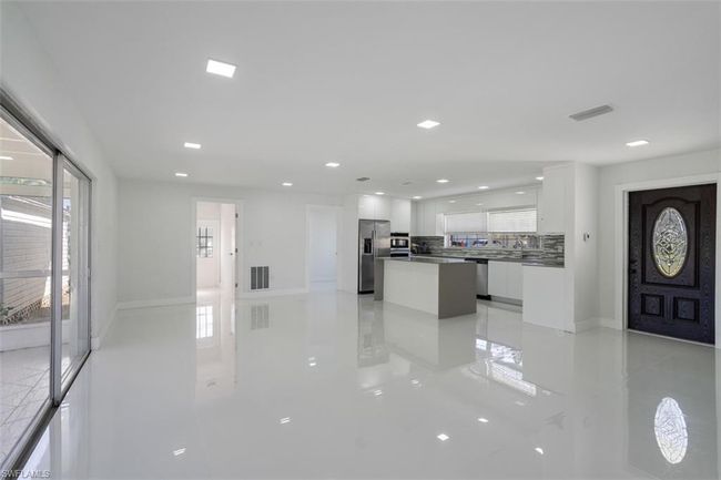 13880 Lazy Ln, House other with 3 bedrooms, 2 bathrooms and 2 parking in FORT MYERS FL | Image 4