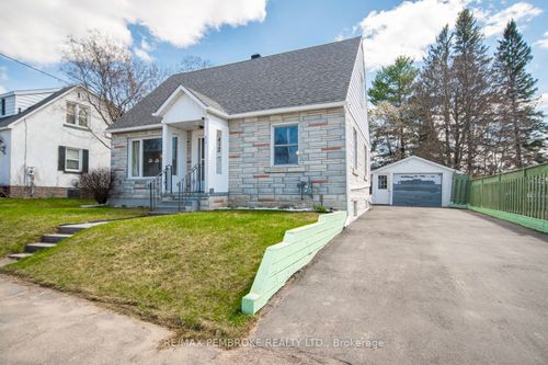 412 Alfred Street, Pembroke, ON, K8A3B4 | Card Image