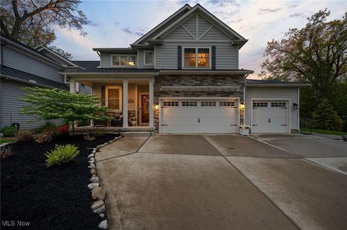 580 Humiston Dr, Bay Village, OH, 44140-3018 | Card Image