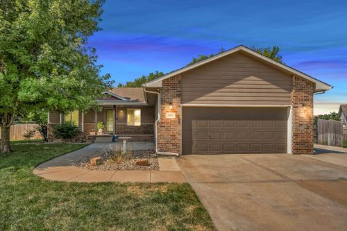 203 Sutton Dr, Newton, KS, 67114-8729 | Card Image