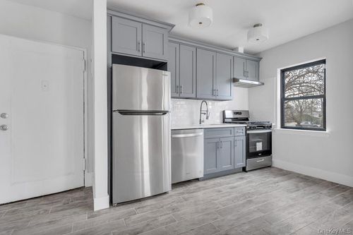 a-105 Long Beach Rd, Hempstead, NY, 11550-6902 | Card Image