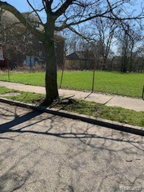 9541 Mcquade St, Detroit, MI, 48206-1832 | Card Image