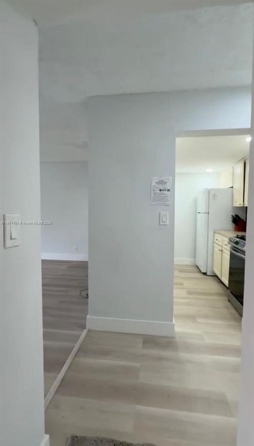 205-17901 Nw 68th Ave, Hialeah, FL, 33015-3960 | Card Image