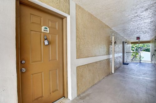 305-300 Palm Cir W, Pembroke Pines, FL, 33025-4614 | Card Image