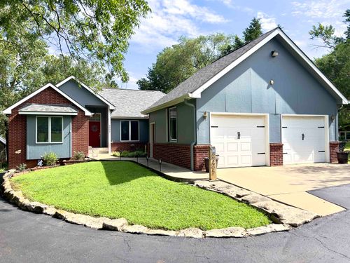 2002 E Chestnut Ave, Arkansas City, KS, 67005-8538 | Card Image