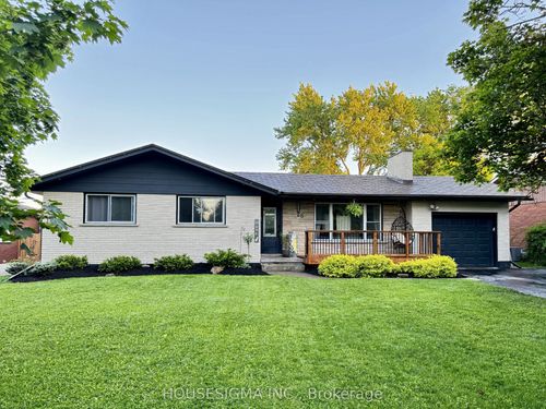 26 Caithness Dr, Welland, ON, L3C4Z4 | Card Image