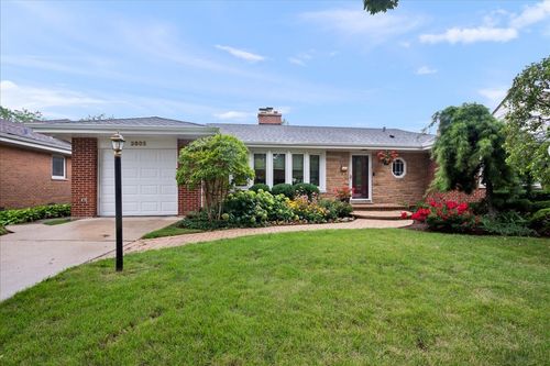 3805 W Jarlath Street, Lincolnwood, IL, 60712 | Card Image