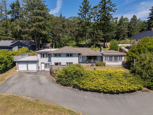 854 Royal Oak Ave, Victoria, BC, V8X3T2 | Card Image