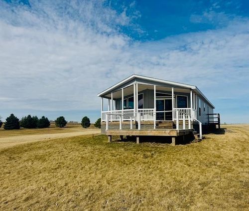 7 Robbins Dr, Tracy, MN, 56175-1736 | Card Image