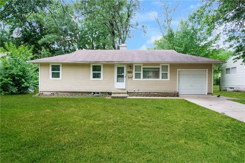7401 E 111th Ter, Kansas City, MO, 64134-2926 | Card Image