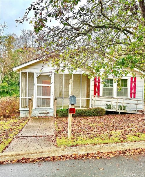 1110 N 3rd St, Lanett, AL, 36863-1916 | Card Image