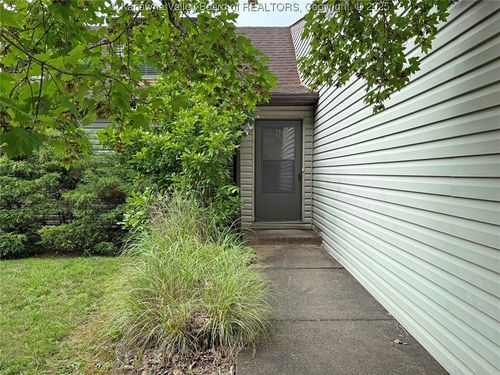 1302 Hunters Ridge Rd, Charleston, WV, 25314-2477 | Card Image