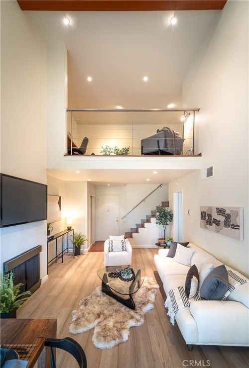 9309 Summertime Ln, Culver City, CA, 90230-4563 | Card Image