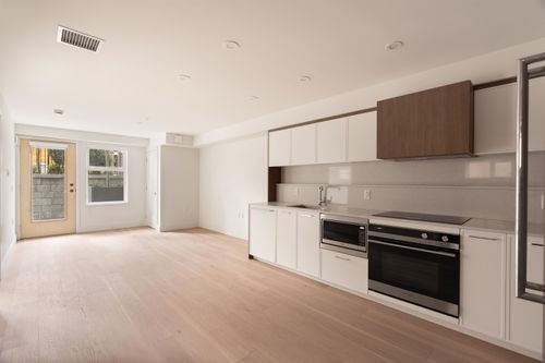 108-378 W 45th Ave, Vancouver, BC, V5Y2W6 | Card Image