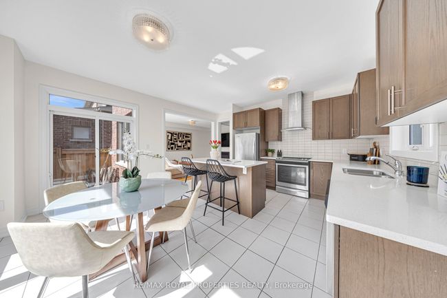 9 Av Micklefield, House other with 4 bedrooms, 3 bathrooms and 2 parking in Whitby ON | Image 20
