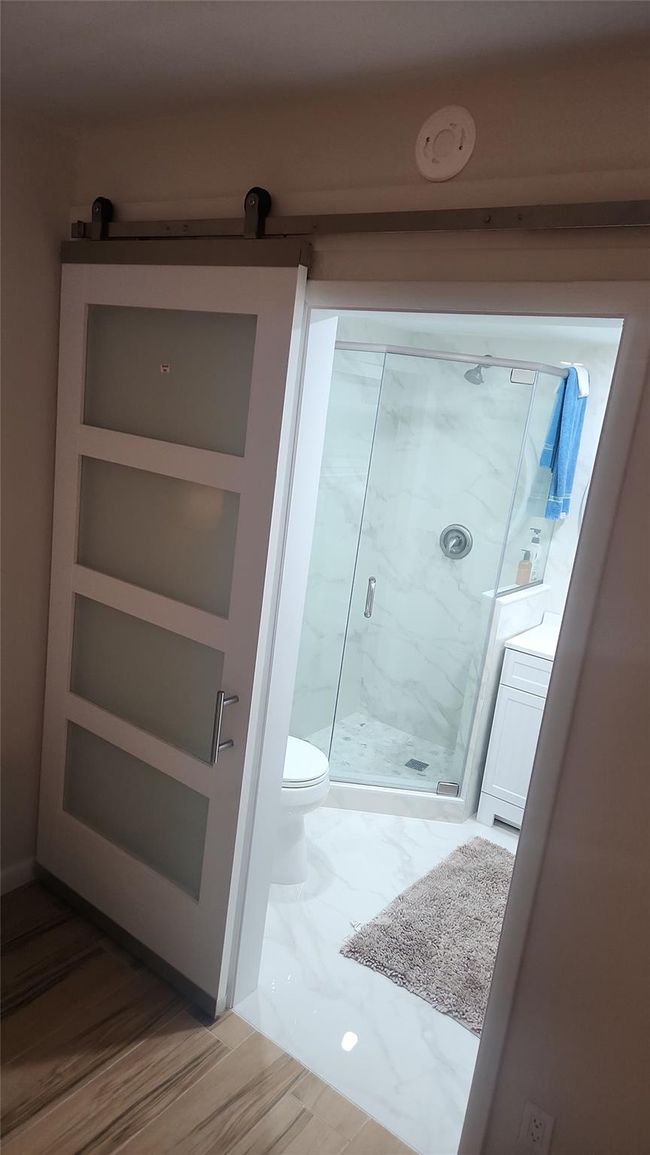 Main Barn Door to Bath Open | Image 27