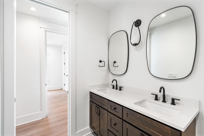 394 Grand Pointe-5 | Image 35