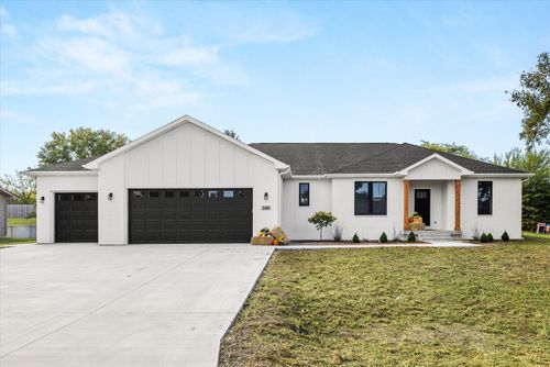 2401 Indian Grass Rd, Morris, IL, 60450-7621 | Card Image