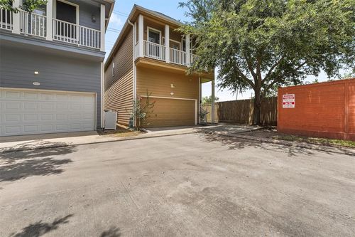 3331 New Garden View Ln, Houston, TX, 77018-5327 | Card Image