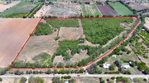 304 County Road 6611, Devine, TX, 78016 | Card Image