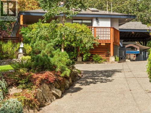 2660 Macdonald Dr E, Victoria, BC, V8N1X9 | Card Image