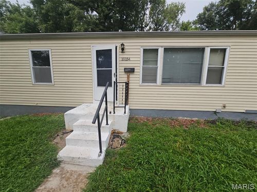 10154 Coburg Lands Dr, Saint Louis, MO, 63137-2043 | Card Image