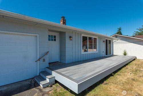 1524 Country Club Dr, Camano Island, WA, 98282-7604 | Card Image