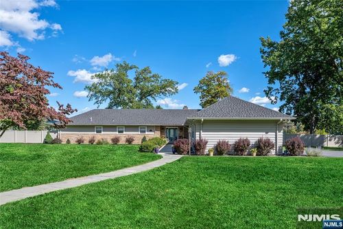 345 Pompton Ave, Pompton Lakes, NJ, 07442-1325 | Card Image