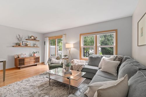 240 3rd Ave Ne, Minneapolis, MN, 55413-2273 | Card Image