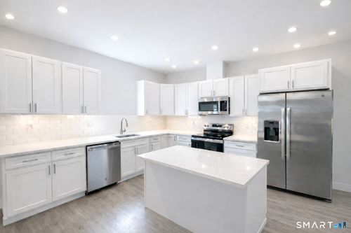 c1-24 Glen Rd, Sandy Hook, CT, 06482-1392 | Card Image