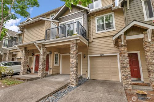 1913 16th Ln Ne, Issaquah, WA, 98029-7330 | Card Image