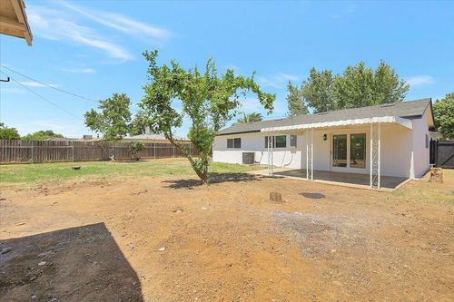 1848 Park Cir, Marysville, CA, 95901-7216 | Card Image